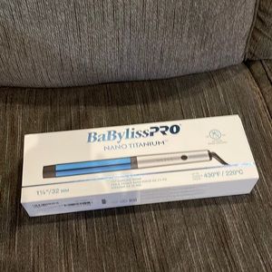 BabylissPRO nano titanium 1 1/4 inch curling wand